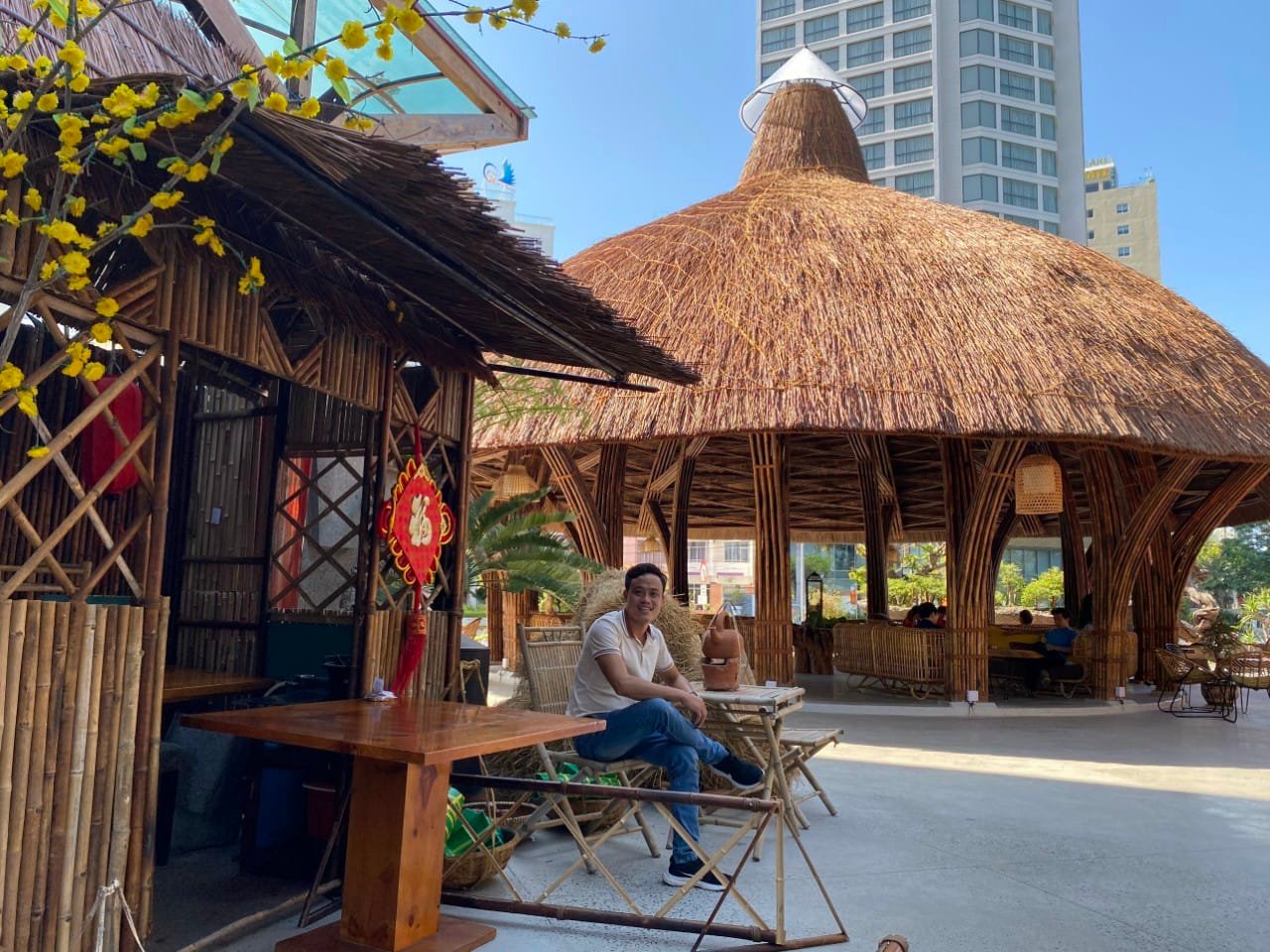 thi công chòi tre phan thiết