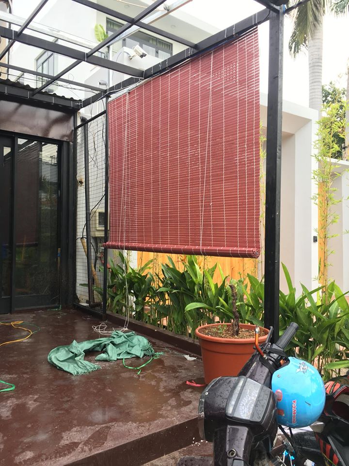 mành sáo nhựa che mưa