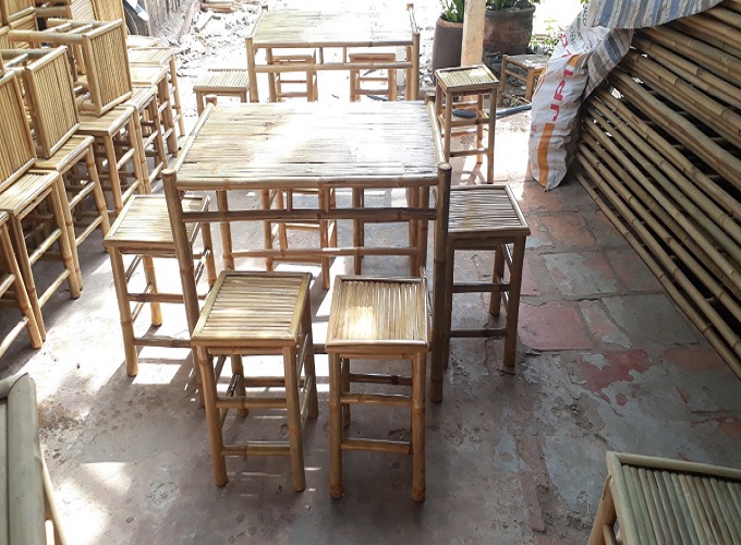 mau-ban-ghe-tre-tphcm