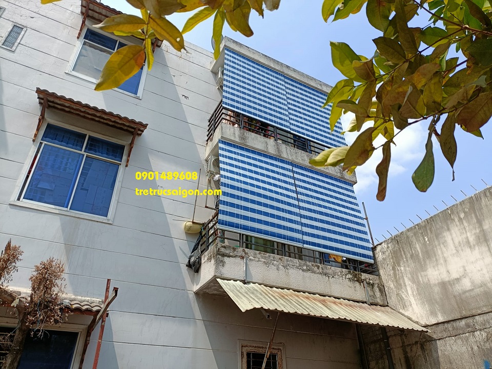 rèm sáo nhựa che ban công
