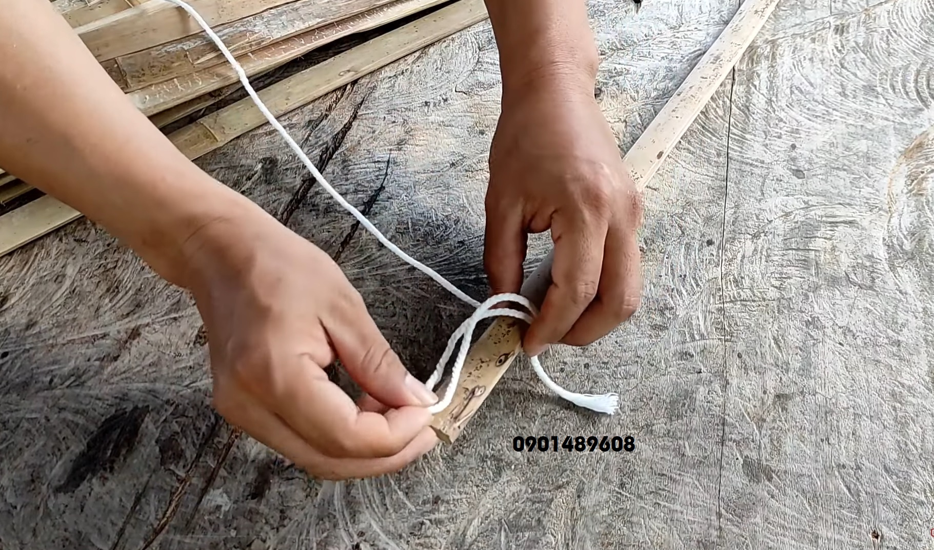 cách luồn dây vào tre