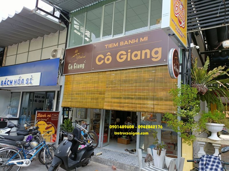 Gắn mành tre trúc tiệm bánh mì cô giang quận 9